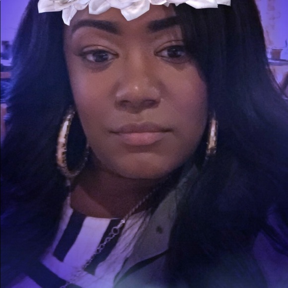 Meet your Posher, Etoya - Picture 2 of 8